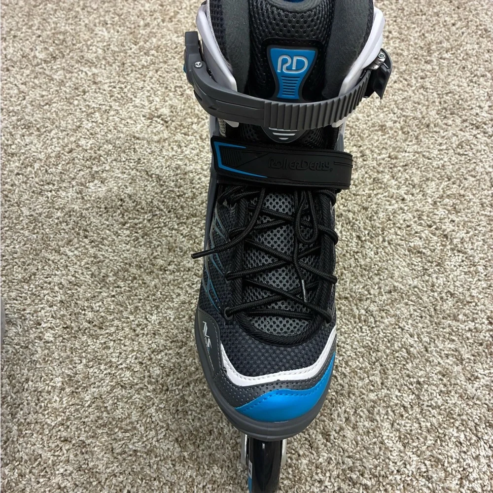 Woman’s Black & Blue roller skates Skates size 10 - Picture 4 of 12